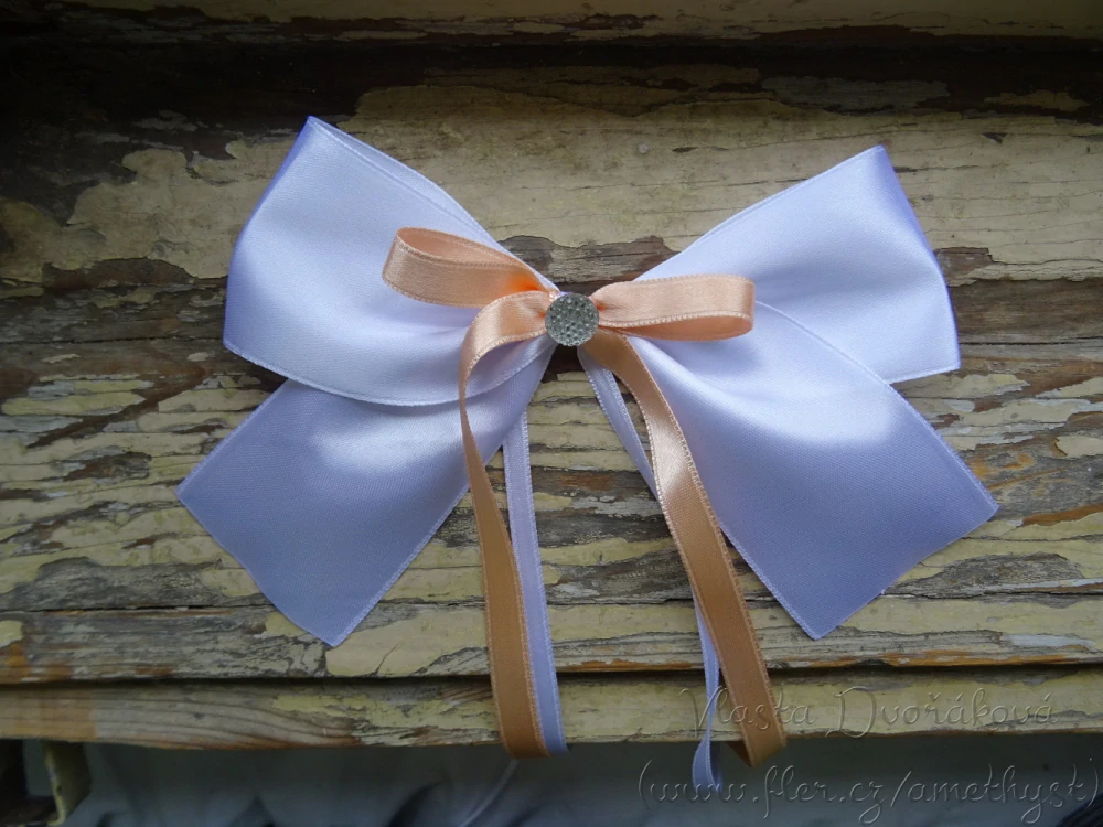 Atlasová mašle na auto bílá - meruňková 175