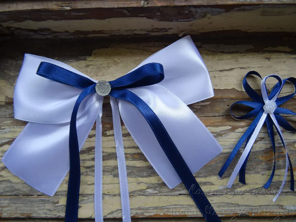 Atlasová mašle na auto bílá - tmavě modrá 549