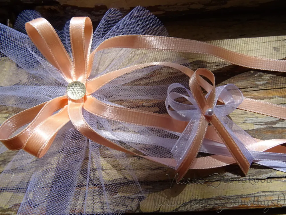 Vývazek bílý s perličkou - meruňková 175