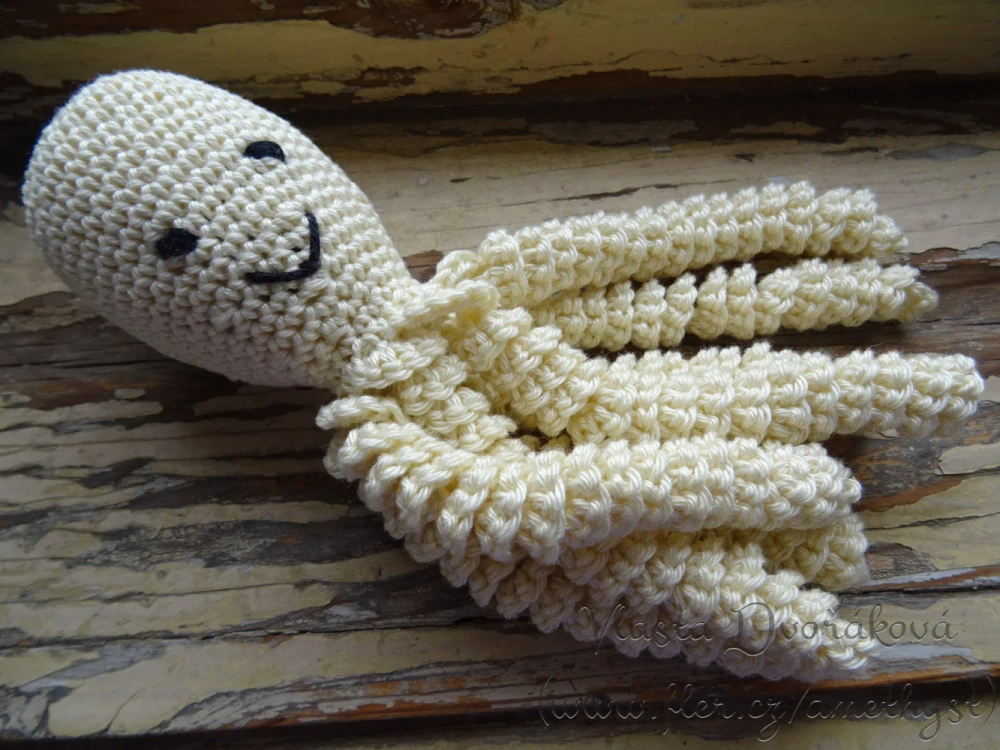 Háčkovaná chobotnička pro miminka - sv. béžová