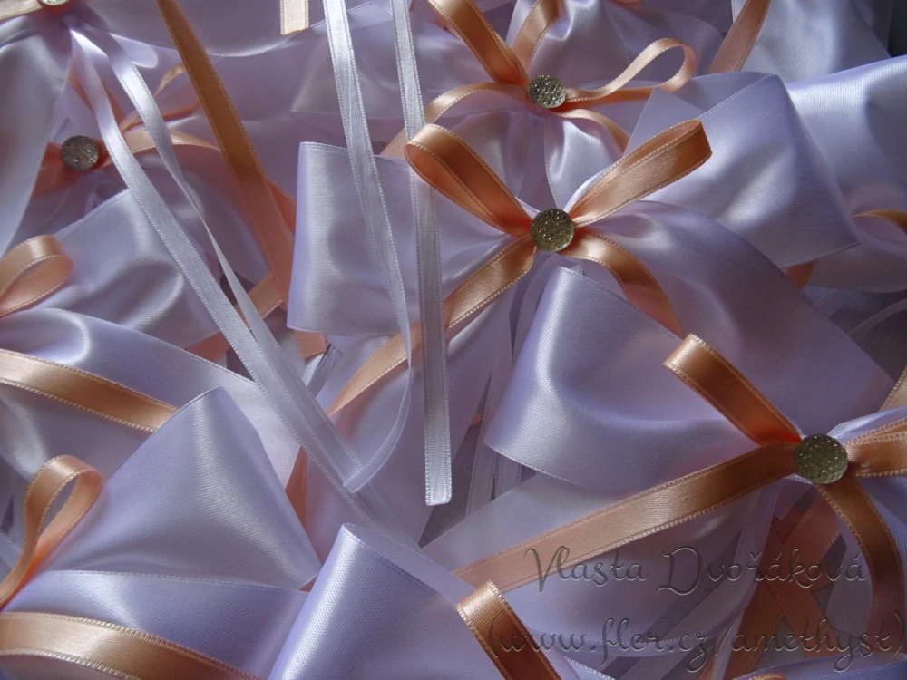 Atlasová mašle na auto bílá - meruňková 175