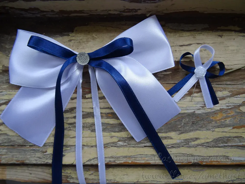 Atlasová mašle na auto bílá - tmavě modrá 549