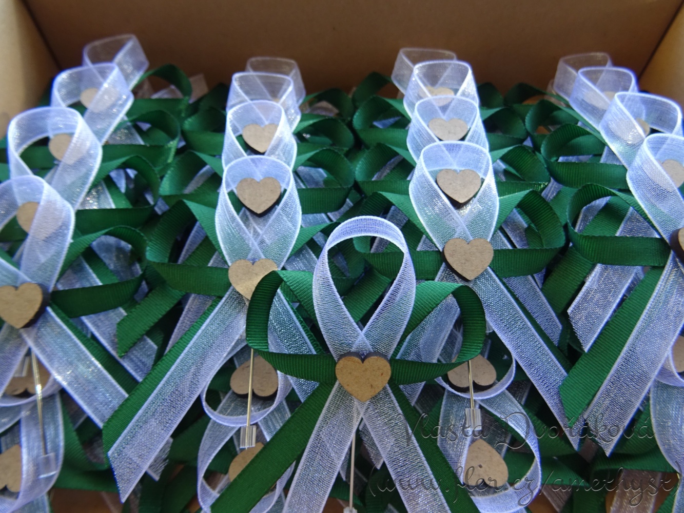 Svatební vývazek rustik - zelená tm. 315 / bílá