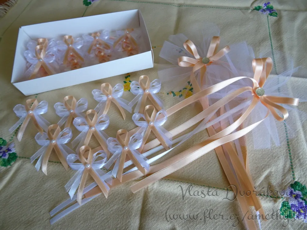 Vývazek bílý s perličkou - meruňková 175