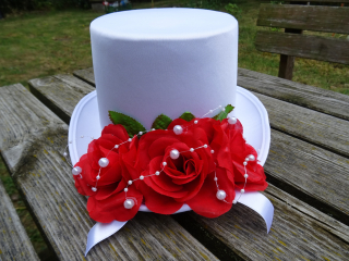 Cylindr bílý - červené růže